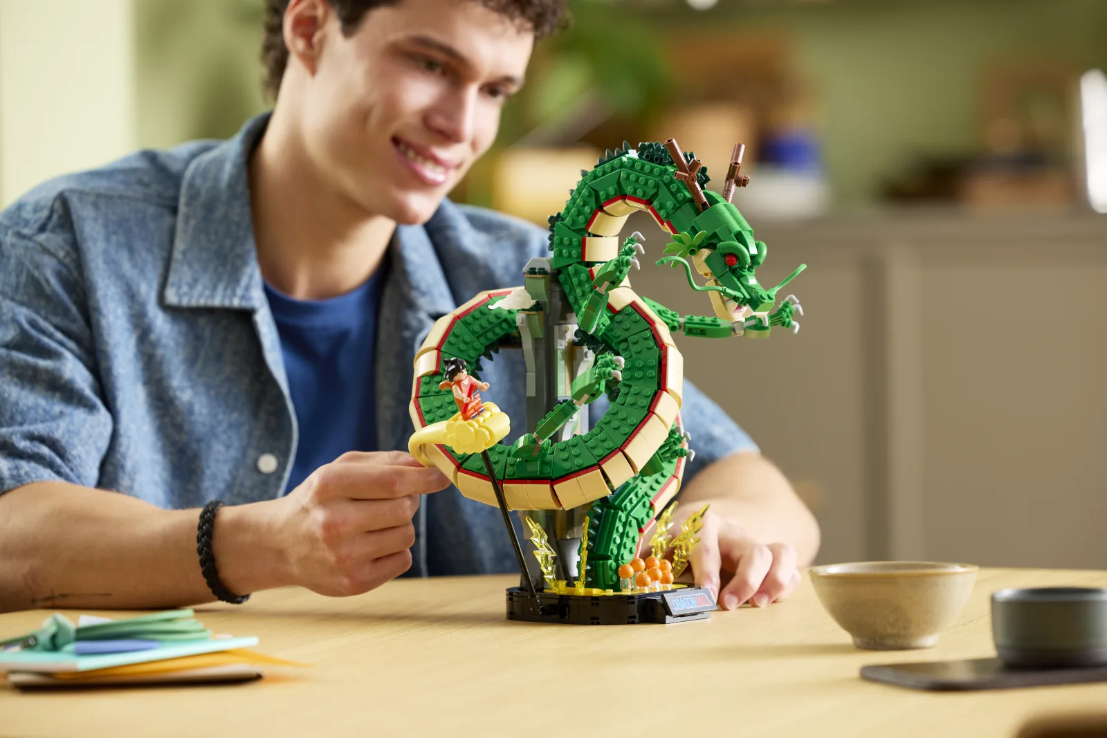 Persfoto van LEGO Dragon Ball: Shenron & Goku